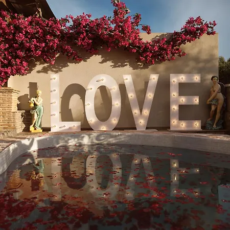 Ilision Stone Tower - Private Heart-shaped Pool شقة *