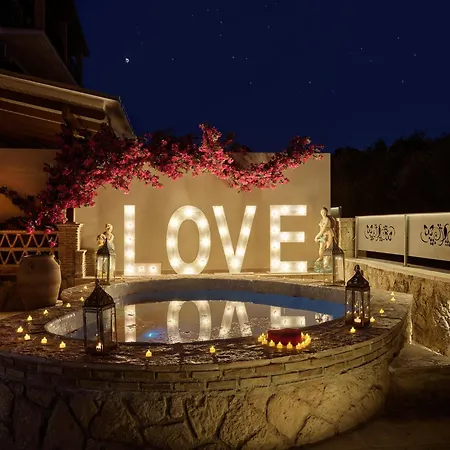Ilision Stone Tower - Private Heart-shaped Pool