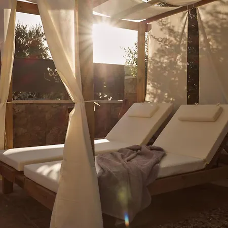 Ilision Stone Tower - Private Heart-shaped Pool