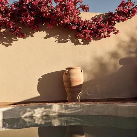 Apartmán Ilision Stone Tower - Private Heart-shaped Pool