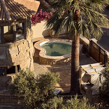 Ilision Stone Tower - Private Heart-shaped Pool *