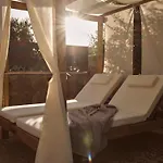 Ilision Stone Tower - Private Heart-shaped Pool